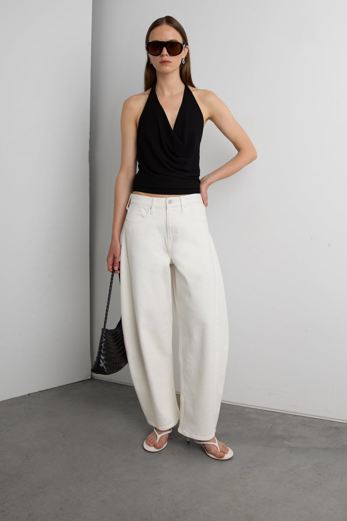 MID-RISE CURVED WAIST BARREL LEG PANT